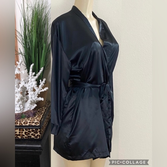 Victoria’s Secret Silky Satin Black Kimono Sleeve Belted Robe W/ Pockets Sz S/M - Picture 5 of 15